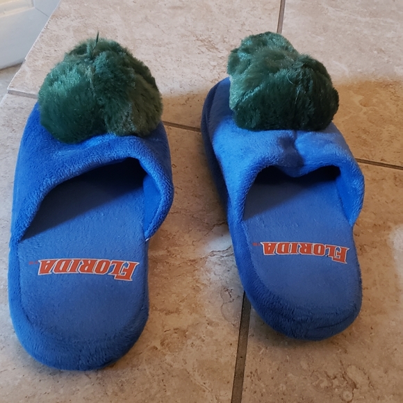 Slippers - Picture 2 of 5